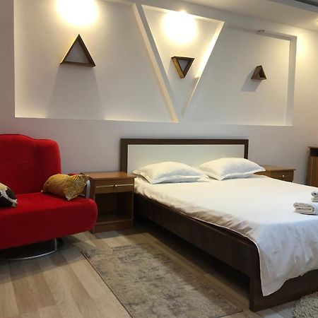 Апартаменты Charming And Intimate Getaway In Bucharest - Near Unirii Square Экстерьер фото